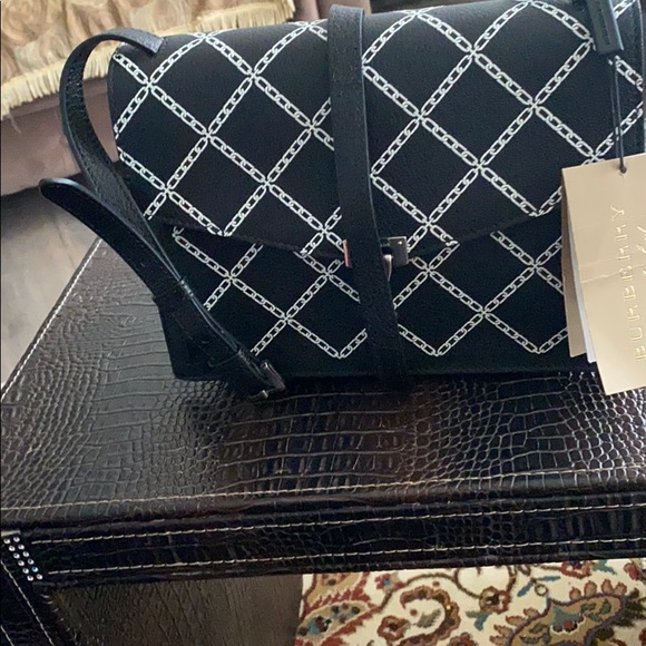 Burberry bag!SM MACKEN CHAIN PRINT! - Picture 1 of 16